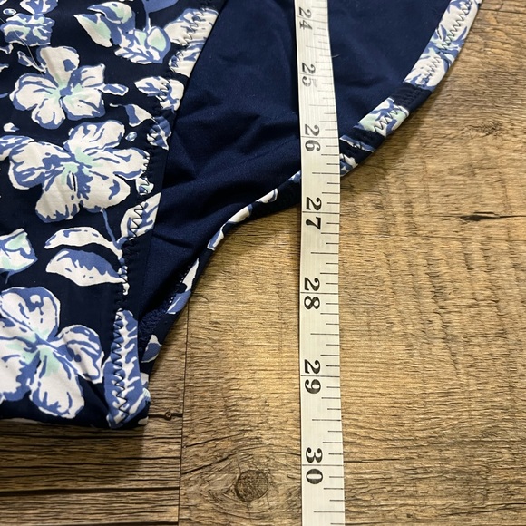 Vineyard vines one shoulder blue floral swimsuit - Picture 10 of 11